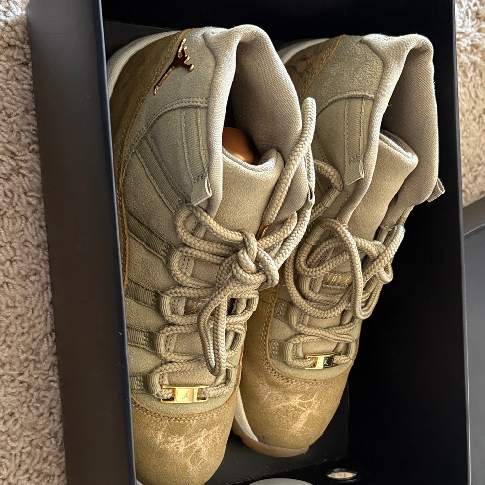 Jordan Women's Sneakers in Gold and Tan